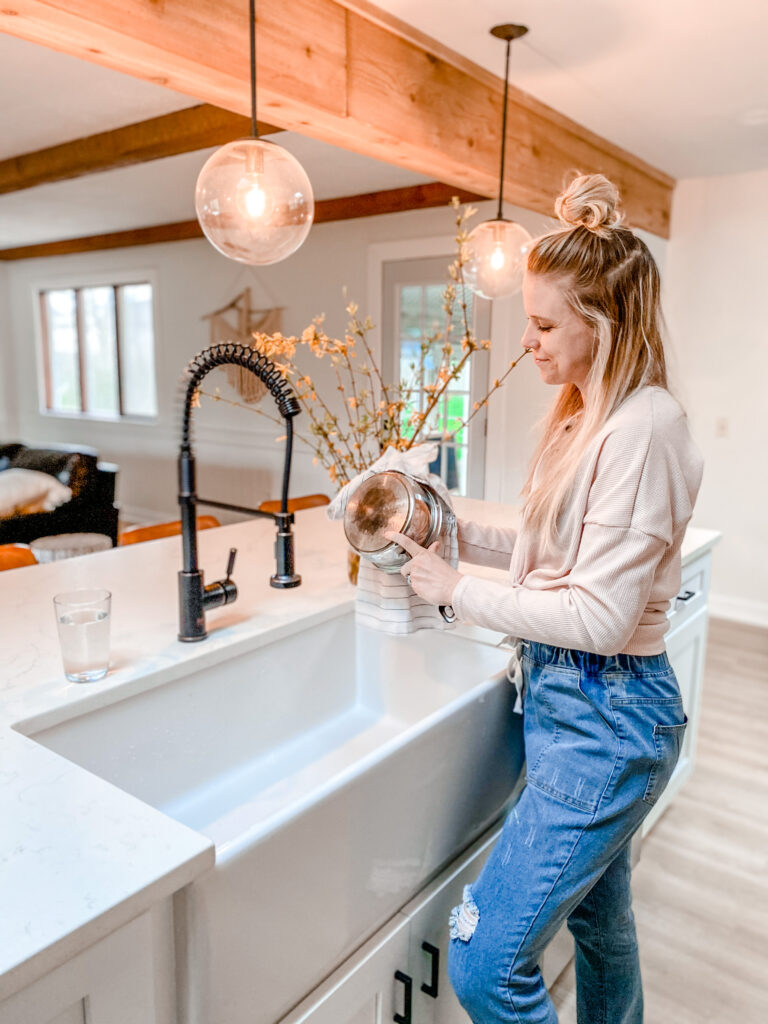 minimal farmhouse decor kitchen counter